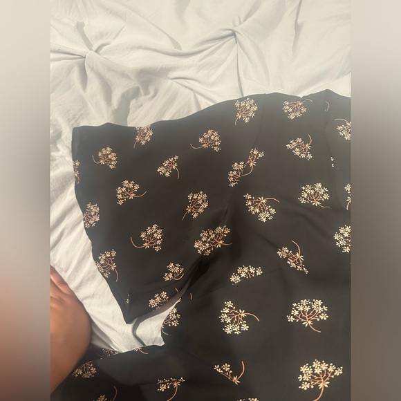 Loft Floral Tie Wrap Black Blouse Flutter Sleeves Size XS - Picture 6 of 6